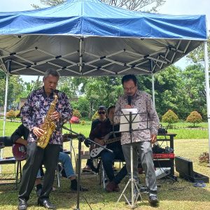Festival Kewirausahaan UP45: Rektor dan Dosen Unjuk Bakat Bernyanyi dan Bermain Saksofon